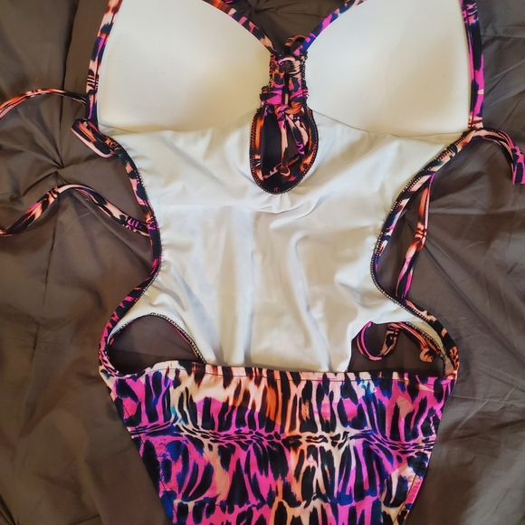 Brand New Women's Venus Size 6 Monokini - Picture 2 of 3